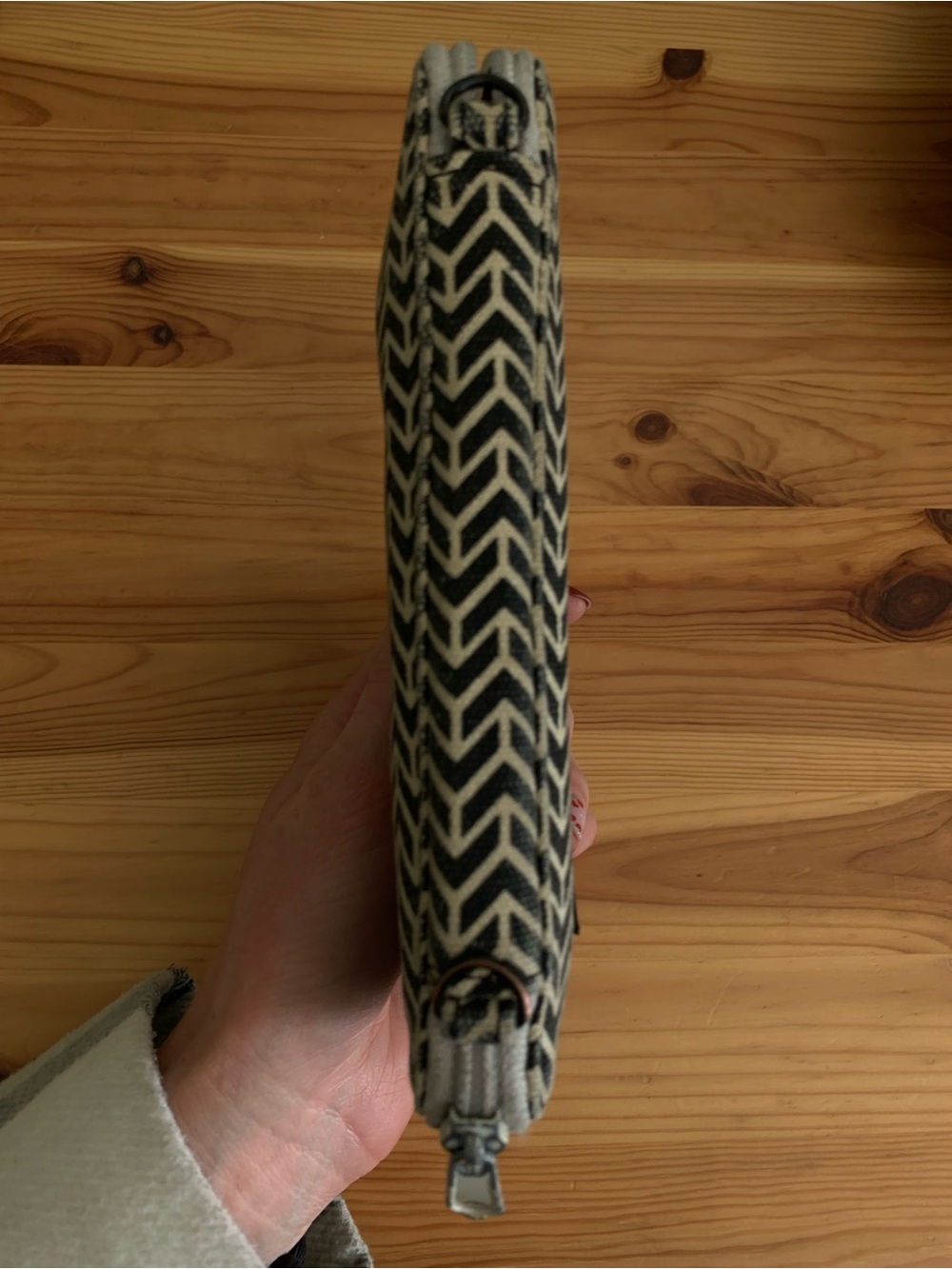 Kavu Chevron Zip Wallet - Picture 3 of 10